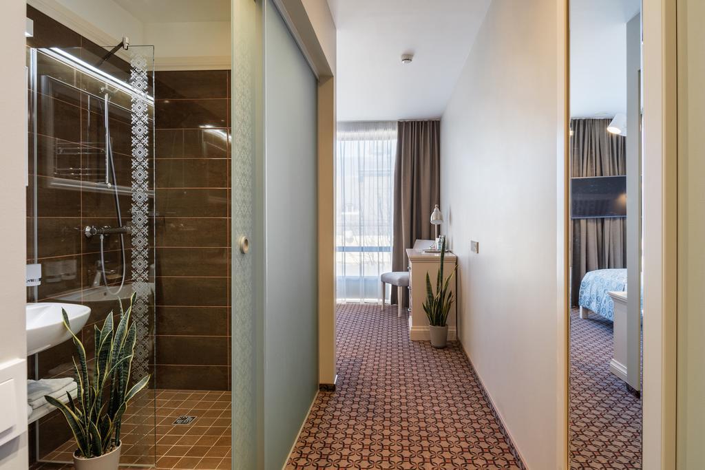 Telšiai Hotel Sinchronas מראה חיצוני תמונה